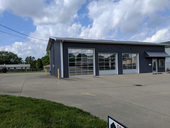 Former Jiffy Lube: 811 W Lincoln Ave, Charleston, IL 61920